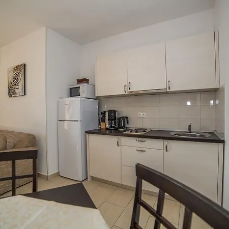 Apartments Kati Omis Exterior photo