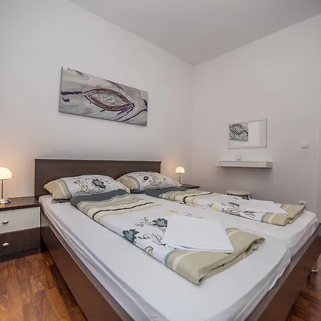 Apartments Kati Omis Exterior photo