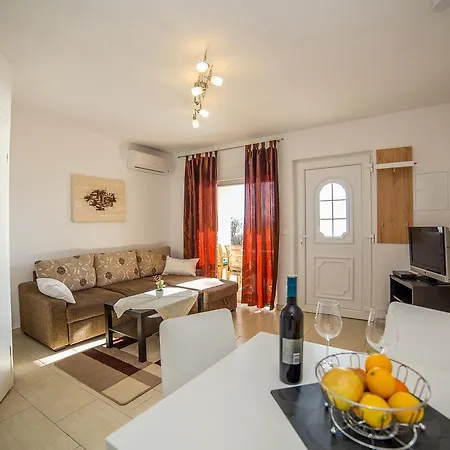 Apartments Kati Omis Exterior photo