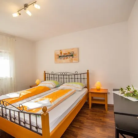 Apartments Kati Omis Exterior photo