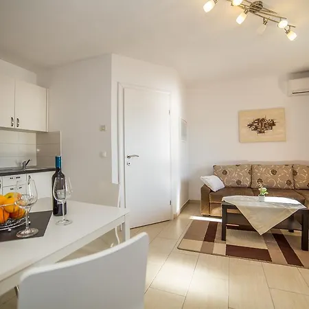 Apartments Kati Omis Exterior photo